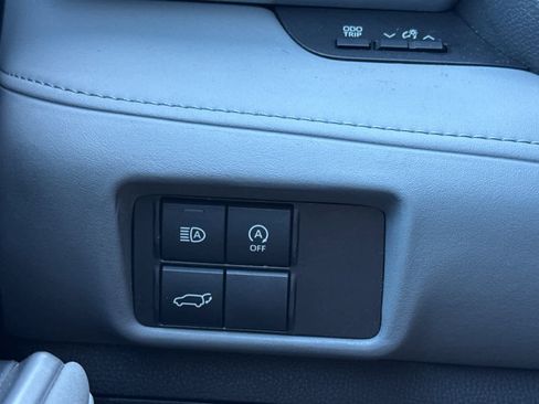 Used 2023 Toyota Highlander LE image 31