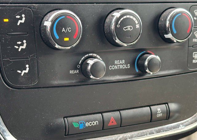 Used 2016 Dodge Grand Caravan SXT FWD image 22