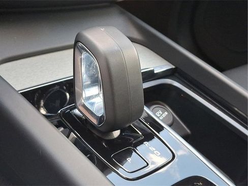 Certified 2025 Volvo XC60 B5 Plus image 13