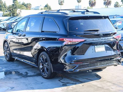 New 2026 Toyota Sienna XSE image 7
