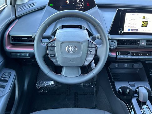 Used 2025 Toyota Prius Plug-In Hybrid image 13