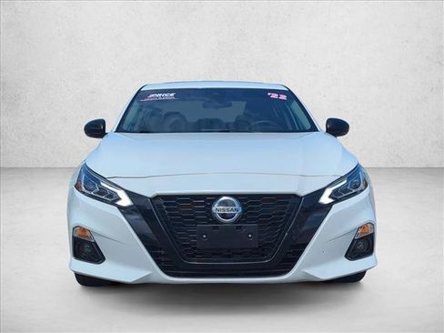Used 2022 Nissan Altima 2.5 SR w/ Midnight Edition Package FWD image 2