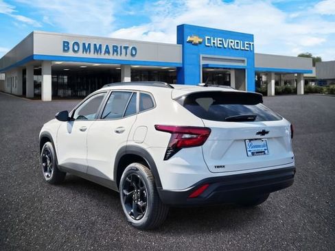 New 2026 Chevrolet Trax LT w/ Driver Confidence Package FWD image 3