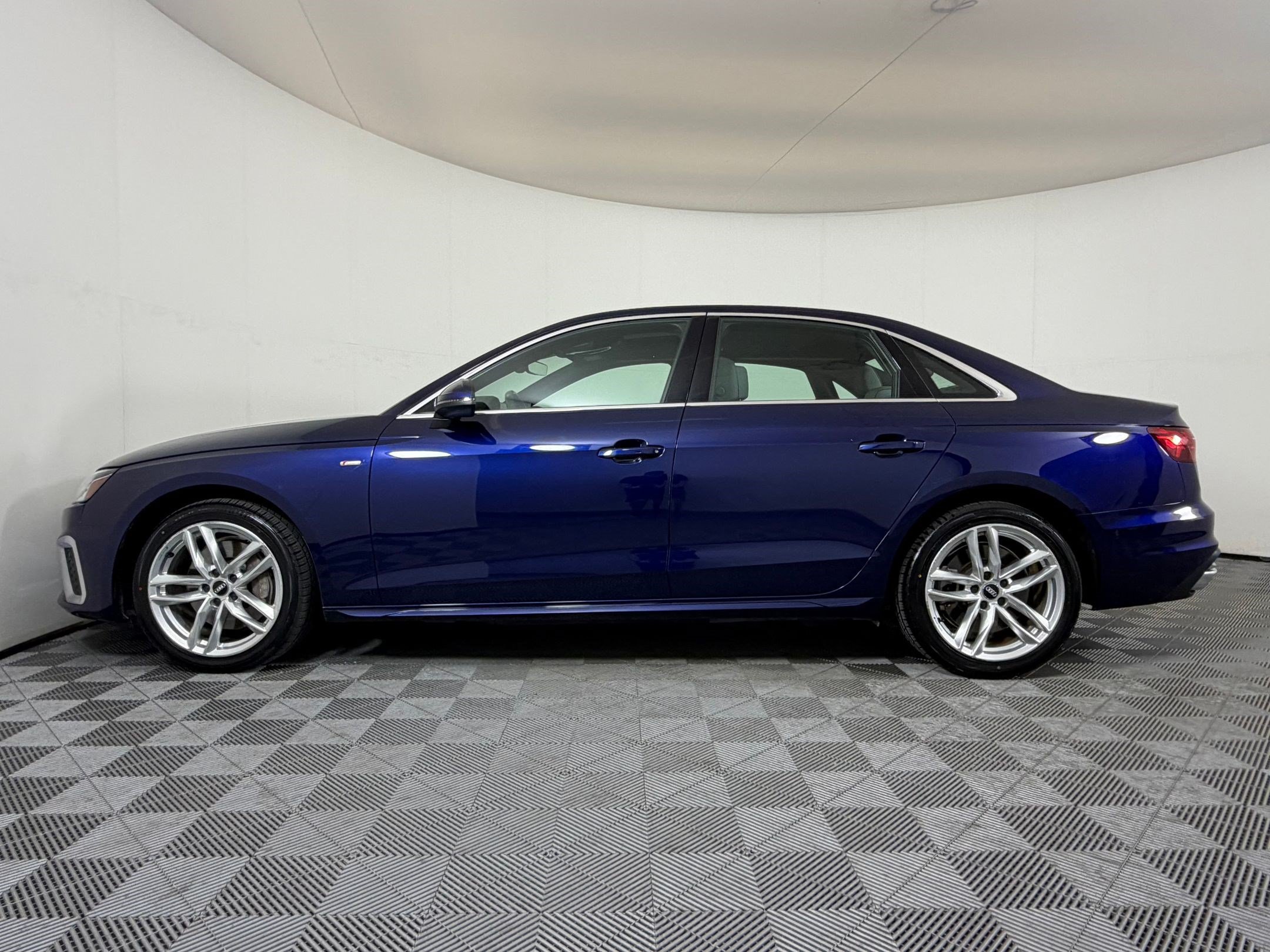 Used 2020 Audi A4 2.0T Premium w/ Convenience Package AWD/4WD image 2