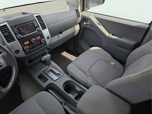 Used 2016 Nissan Frontier SV w/ SV Value Truck Package RWD image 12