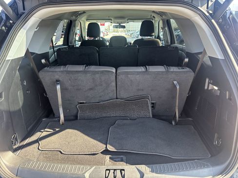 Used 2022 Ford Explorer XLT image 6