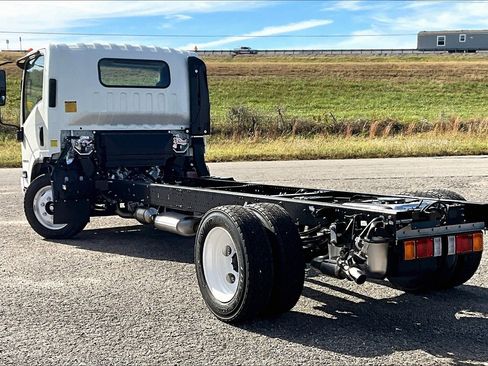 New 2025 Chevrolet Low Cab Forward image 3