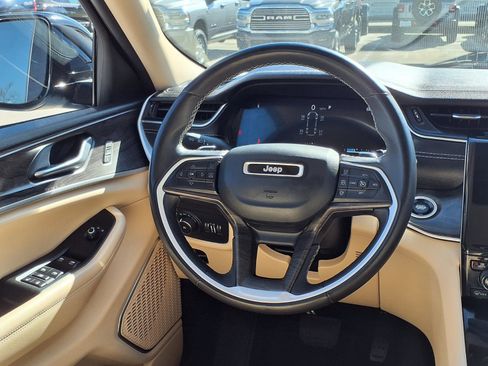 Used 2022 Jeep Grand Cherokee Limited image 14