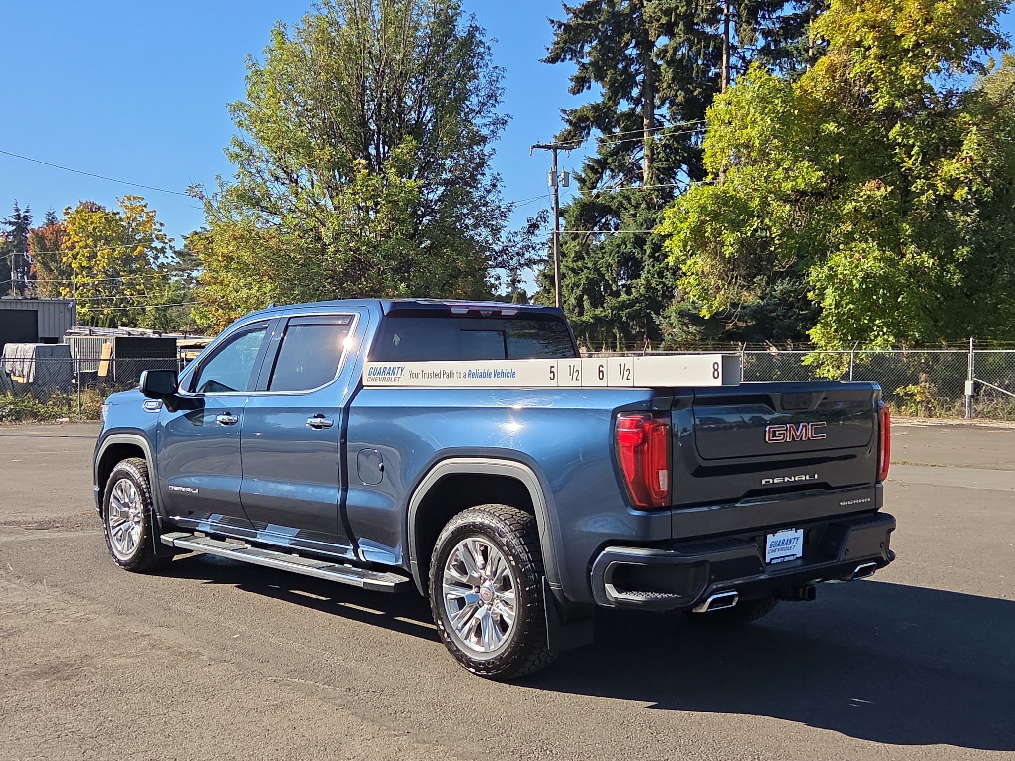 Used 2022 GMC Sierra 1500 Denali w/ Technology Package AWD/4WD image 9