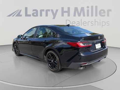 Used 2025 Toyota Camry SE FWD image 3