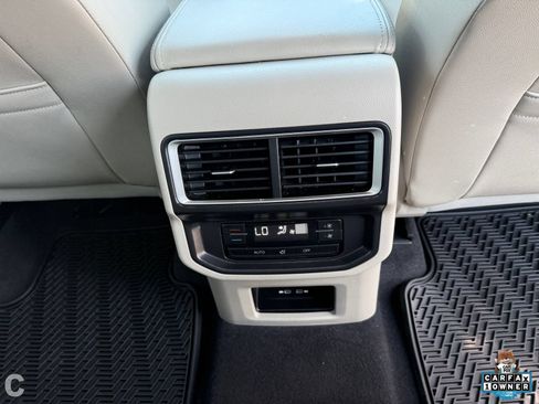 Used 2025 Volkswagen Atlas SE FWD image 15
