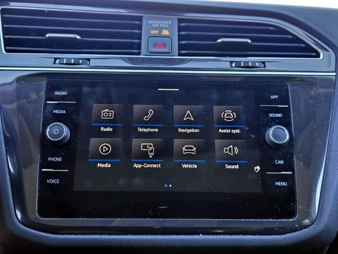 Certified 2022 Volkswagen Tiguan SE image 14