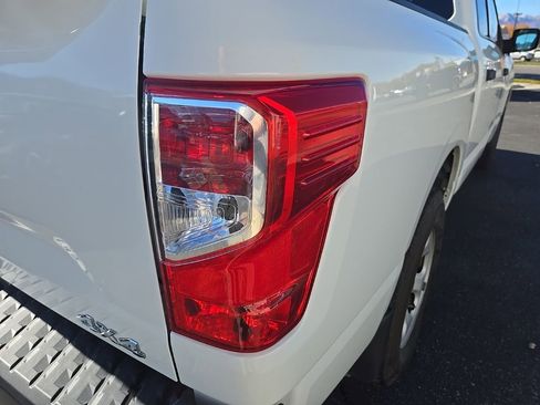 Used 2017 Nissan Titan S image 31