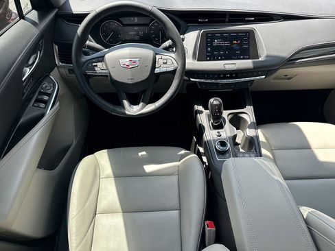 Certified 2022 Cadillac XT4 Premium Luxury w/ Enhanced Visibility Package FWD image 22