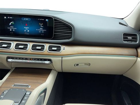 Used 2022 Mercedes-Benz GLE 350 4MATIC w/ AMG Line Exterior image 19