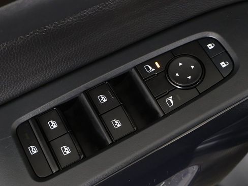 Used 2024 Nissan Pathfinder S image 36