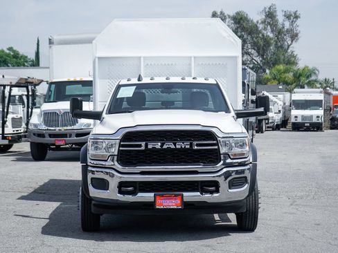 Used 2022 RAM 5500 Tradesman w/ Chrome Appearance Group AWD/4WD image 3
