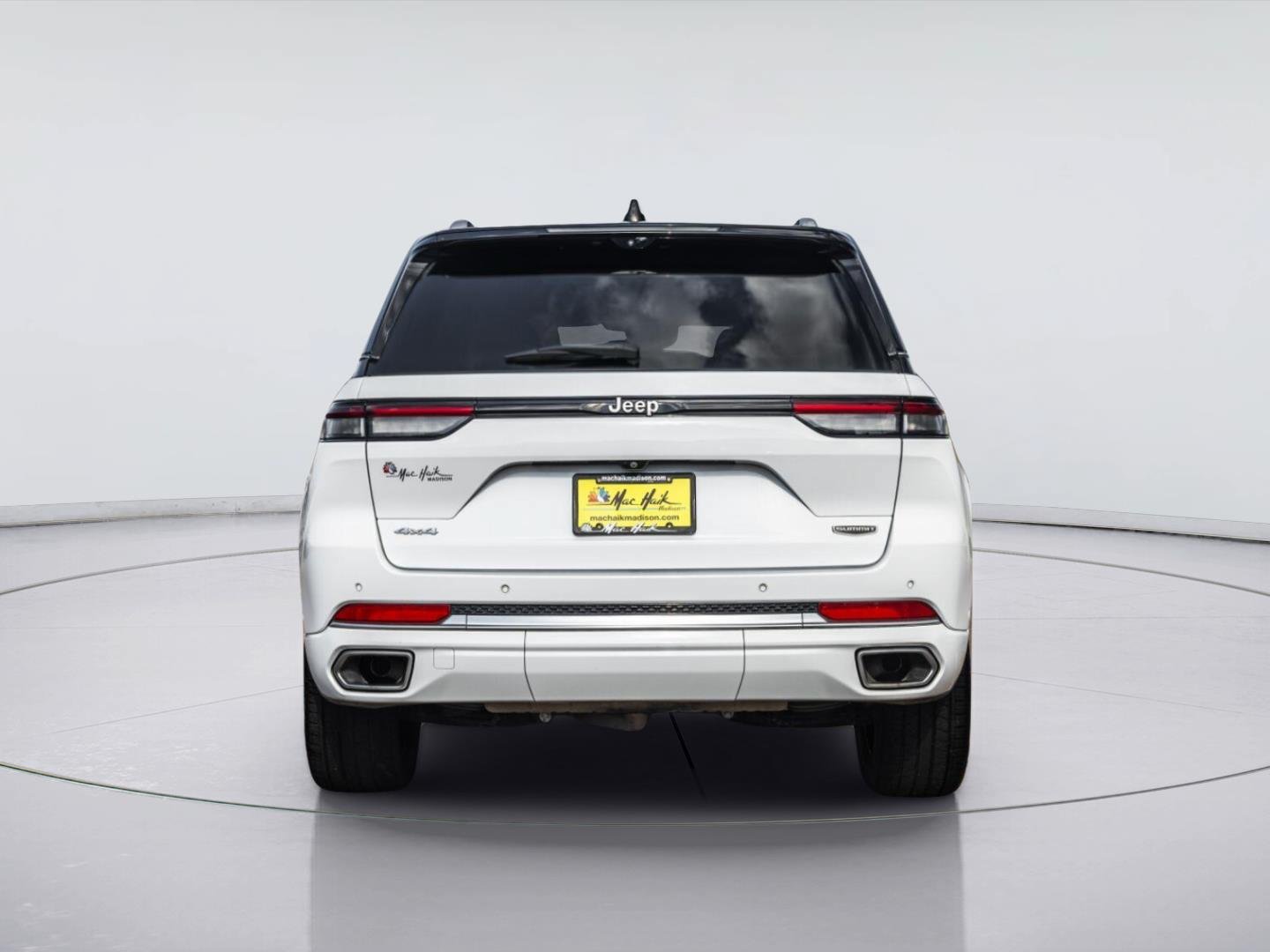 Used 2023 Jeep Grand Cherokee Summit AWD/4WD image 8