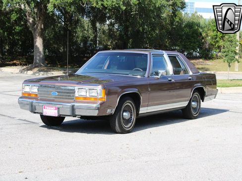 Used 1989 Ford LTD Crown Victoria image 3
