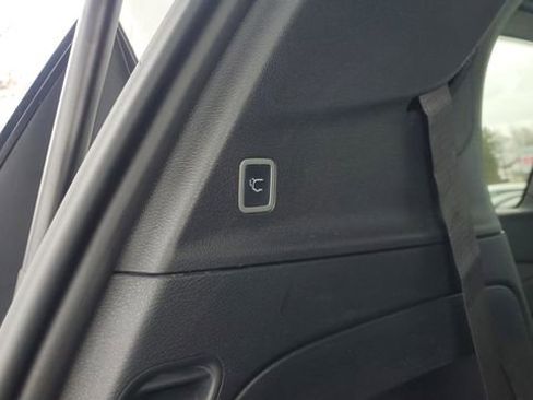 Used 2023 Chrysler Pacifica Touring-L w/ S Appearance Package image 28