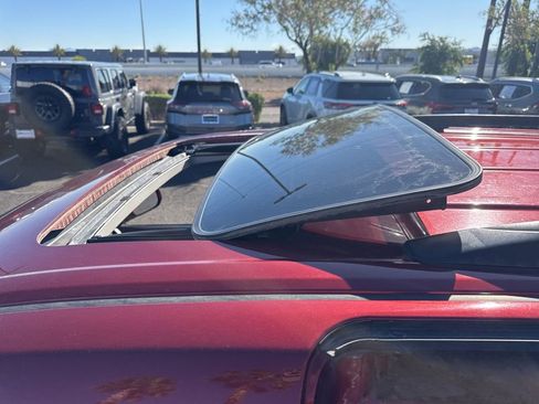 Used 2018 Toyota Sienna SE Premium w/ Carpet Mat Package image 15