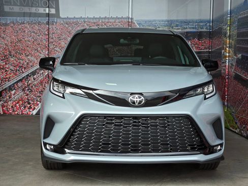 Certified 2026 Toyota Sienna XSE FWD image 3