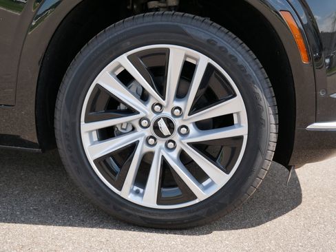 New 2026 Cadillac Vistiq Luxury w/ LPO, Floor Liner Package image 7