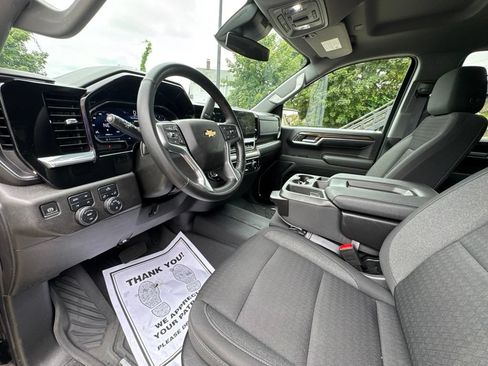 Used 2023 Chevrolet Silverado 1500 LT AWD/4WD image 16
