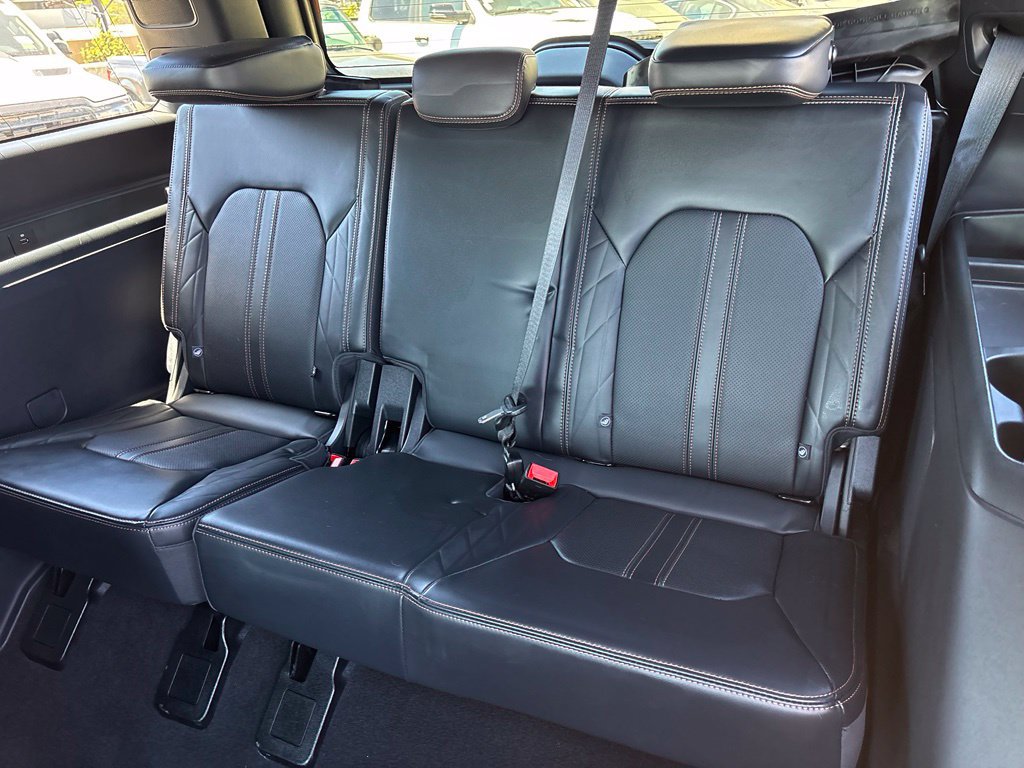 Used 2024 Ford Expedition Platinum RWD image 11