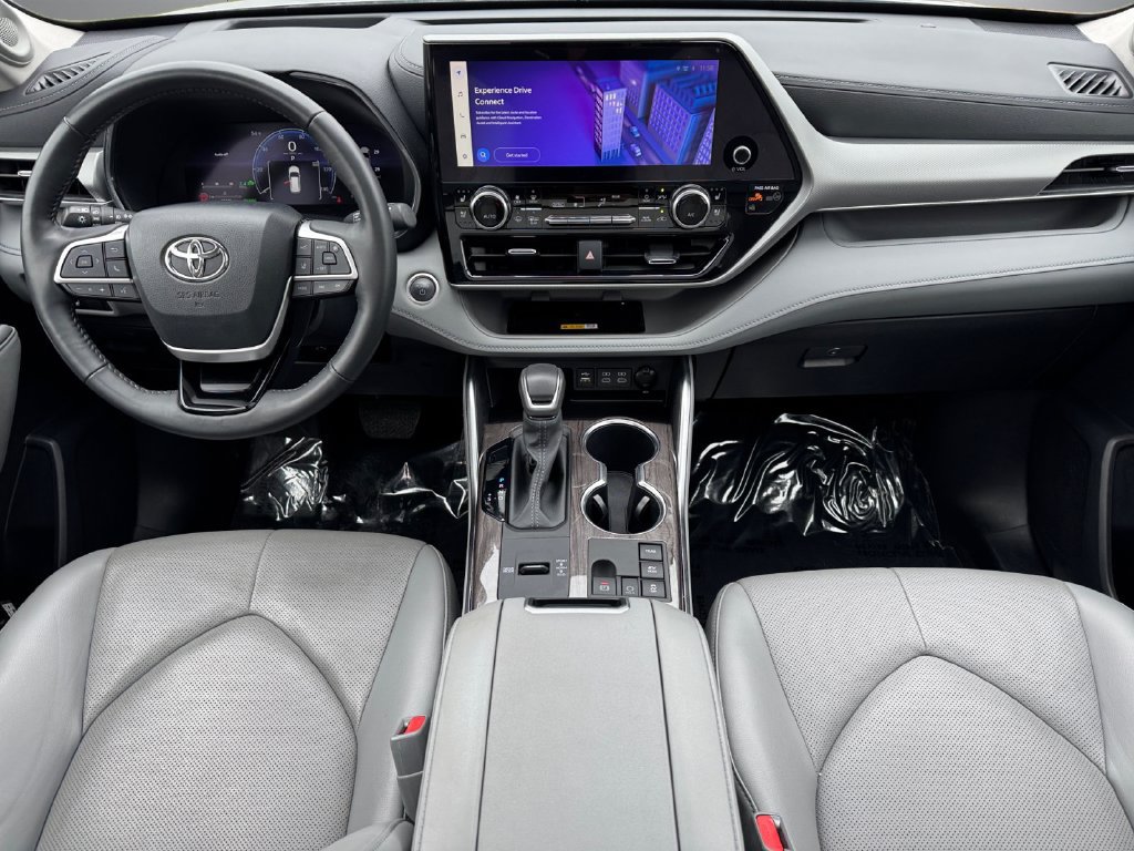 Used 2024 Toyota Highlander Platinum AWD/4WD image 12