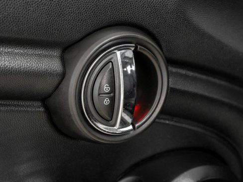 Used 2016 MINI Cooper 4-Door Hardtop FWD image 40
