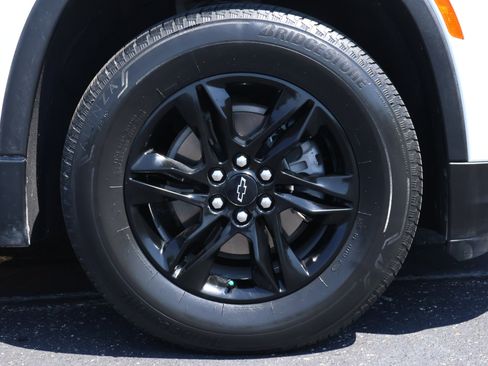 Used 2023 Chevrolet Traverse LT FWD image 26