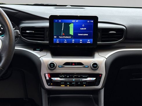 Used 2022 Ford Explorer XLT w/ Equipment Group 202A image 21