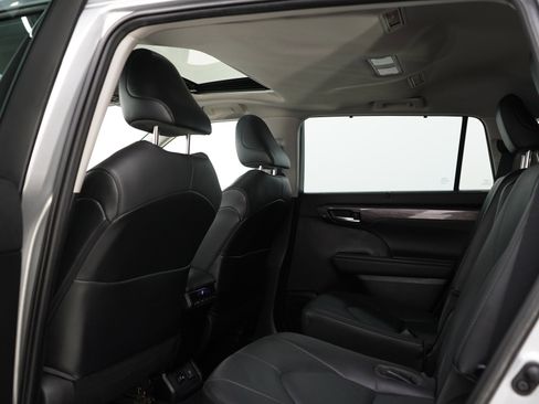 Used 2020 Toyota Highlander Limited AWD/4WD image 19