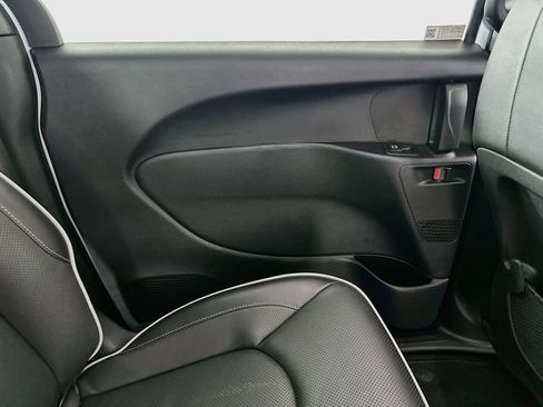 Used 2025 Chrysler Pacifica Premium FWD image 26