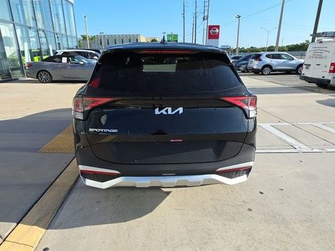 Used 2025 Kia Sportage EX FWD image 5