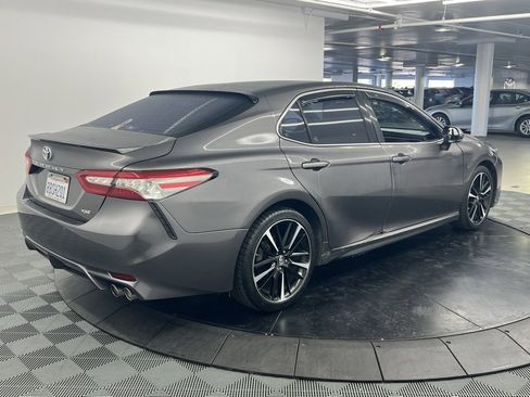 Used 2018 Toyota Camry XSE image 3