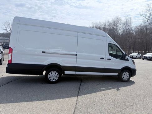 Used 2022 Ford E-Transit 148 High Roof Extended RWD image 8