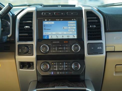 Used 2019 Ford F250 Lariat w/ Chrome Package image 28