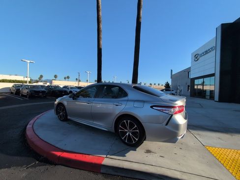 Used 2020 Toyota Camry SE image 12