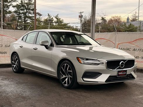Used 2019 Volvo S60 T6 Momentum image 6