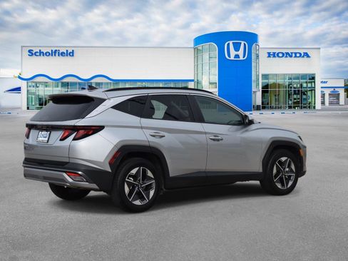 Used 2025 Hyundai Tucson SEL FWD image 3