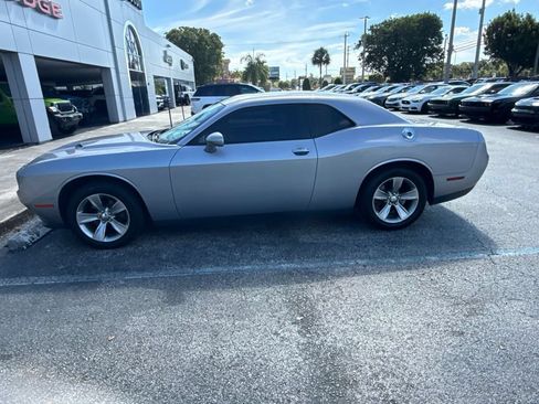 Used 2016 Dodge Challenger SXT RWD image 4
