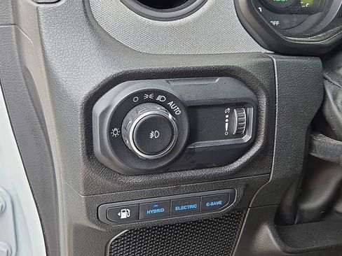 Used 2024 Jeep Wrangler Unlimited AWD/4WD image 24