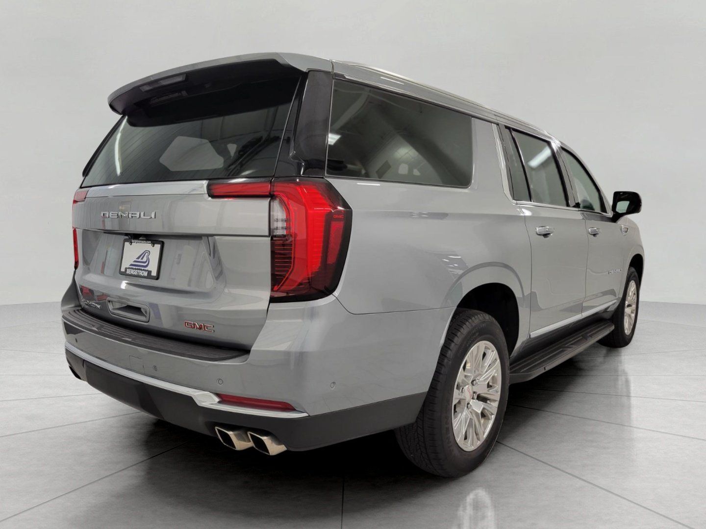 Used 2025 GMC Yukon XL Denali AWD/4WD image 47