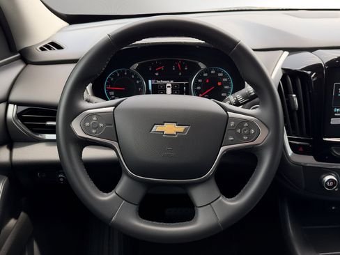 Used 2018 Chevrolet Traverse LT FWD image 20