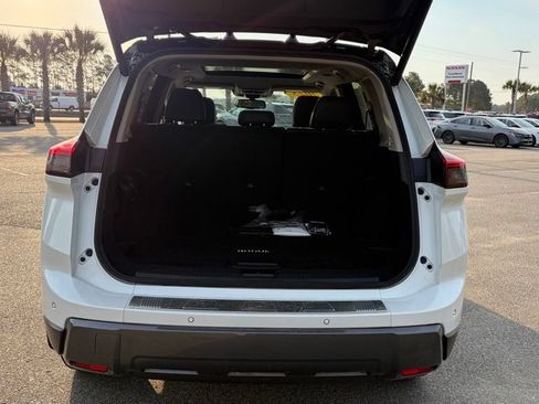 Used 2025 Nissan Rogue SL w/ Tech Package AWD/4WD image 5
