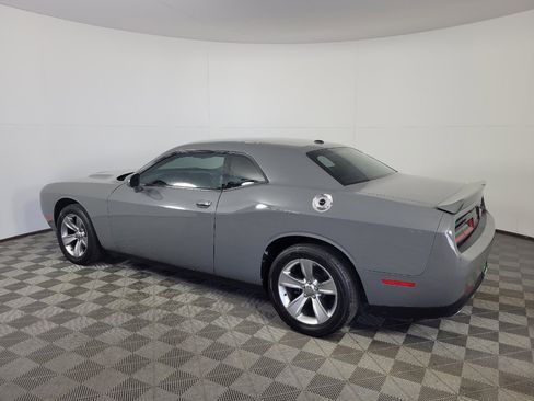 Used 2019 Dodge Challenger SXT RWD image 3