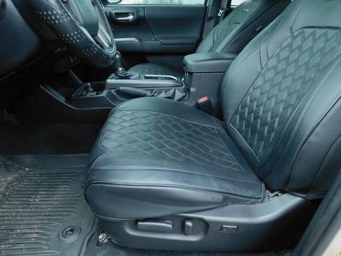 Used 2020 Toyota Tacoma 4x4 Double Cab image 23