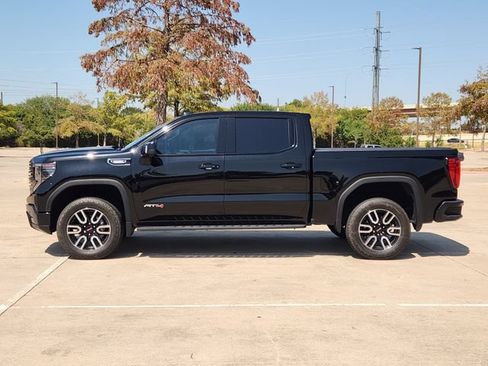 Used 2023 GMC Sierra 1500 AT4 w/ AT4 Premium Package AWD/4WD image 4